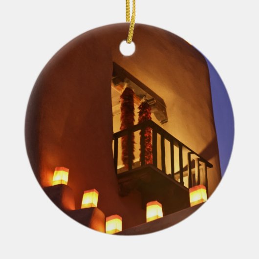 Traditionele farolitos verlichten adobe structuren keramisch ornament (Voorkant)