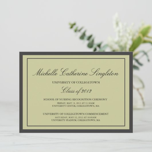 Traditionele formele Afstuderen aan de Universitei Aankondiging (Staand voorkant)
