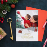 Traditionele foto elegante rustieke winter sneeuw  folie feestdagen briefkaart<br><div class="desc">Traditionele foto elegante rustieke winter sneeuw scène Kerstmis vakantiekaart. Mooie,  klassieke elegante echte goud-,  zilver- en roze goud typografie ontwerp.</div>