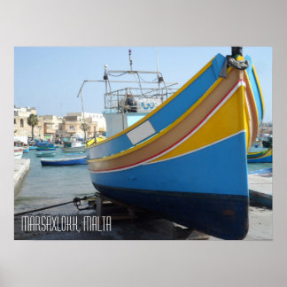 Traditionele gestreepte vissersboot Marsaxlokk Mal Poster