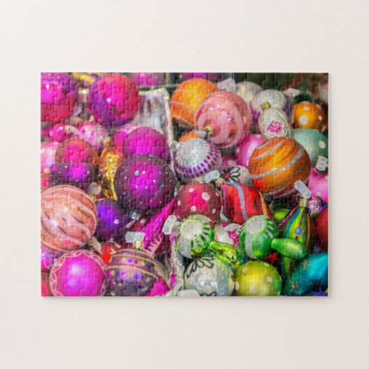 Traditionele glazen kerstversiering op de kerstmar legpuzzel (Horizontaal)