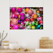 Traditionele glazen Ornamenten op kerstmarkt Poster (Keuken)