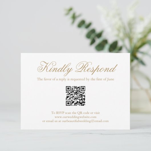 Traditionele gouden formele QR-code Elegante bruil RSVP Kaartje (Staand voorkant)