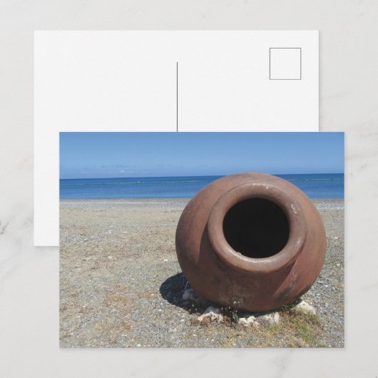 Traditionele Griekse Terracotta Pot op strand Briefkaart (Voorkant / Achterkant)