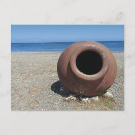 Traditionele Griekse Terracotta Pot op strand Briefkaart