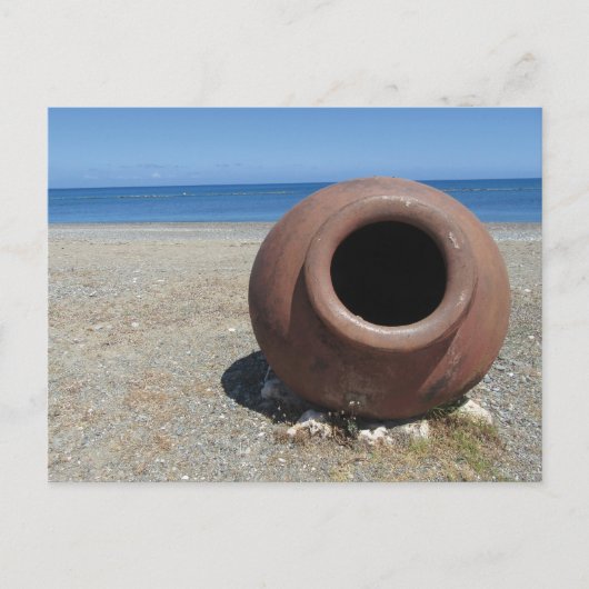 Traditionele Griekse Terracotta Pot op strand Briefkaart (Voorkant)
