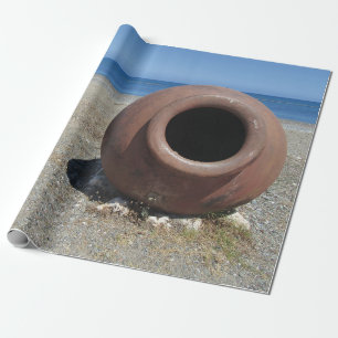 Traditionele Griekse Terracotta Pot op strand Cadeaupapier