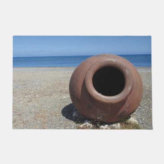 Traditionele Griekse Terracotta Pot op strand Deurmat (Voorkant)