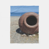 Traditionele Griekse Terracotta Pot op strand Fleece Deken (Voorkant)
