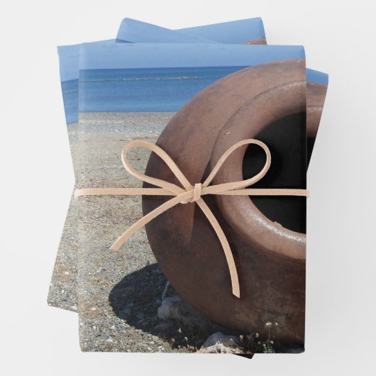 Traditionele Griekse Terracotta Pot op strand Inpakpapier Vel (In situ)