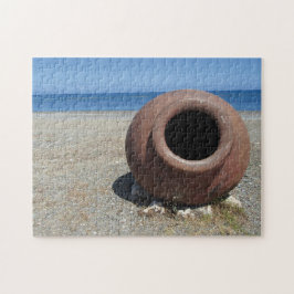 Traditionele Griekse Terracotta Pot op strand Legpuzzel