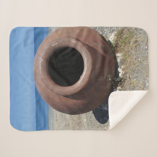 Traditionele Griekse Terracotta Pot op strand Sherpa Deken (Voorkant (horizontaal))