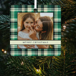 Traditionele Groene Plaid 2 Foto Kerstboom Metalen Ornament<br><div class="desc">Vier het vakantieseizoen met een uniek,  dubbelzijdig ornament voor uw kerstboom! Deze speciale,  gepersonaliseerde decoratie beschikt over twee foto's,  een aan elke kant,  omlijst in de traditionele kerst groene plaid en afgedekt met een sjabloon groet,  uw familienaam,  en de datum. Laat je boom opvallen met dit unieke ornament!</div>