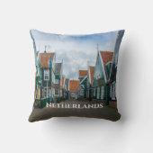 Traditionele houten huizen in het dorp Marken Kussen (Achterkant)