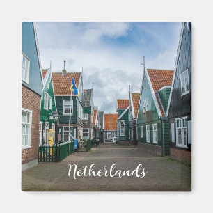 Traditionele houten huizen in het dorp Marken Magneet