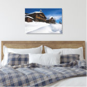 Traditionele houten kool in de sneeuw canvas afdruk (Insitu (Slaapkamer))