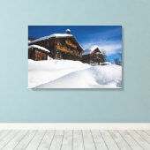 Traditionele houten kool in de sneeuw canvas afdruk (Insitu (Houten vloer))