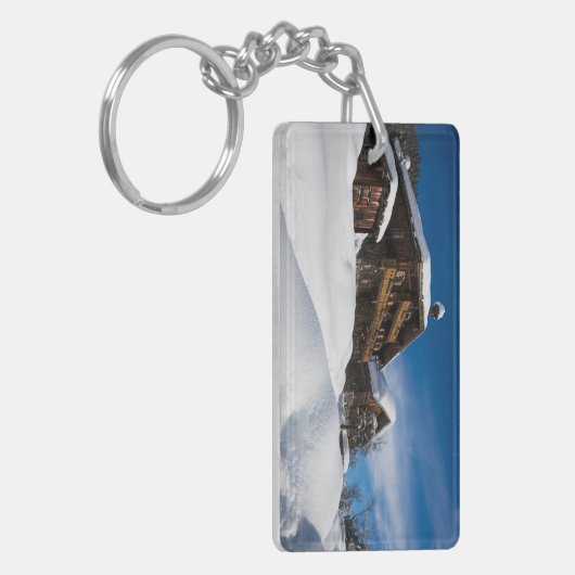 Traditionele houten kool in de sneeuw sleutelhanger (Voorkant Links)