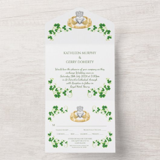 Traditionele Ierse Claddagh Ring en Shamrocks All In One Uitnodiging (Binnen)