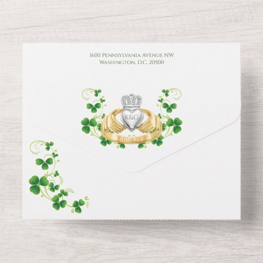 Traditionele Ierse Claddagh Ring en Shamrocks All In One Uitnodiging (Achterkant)
