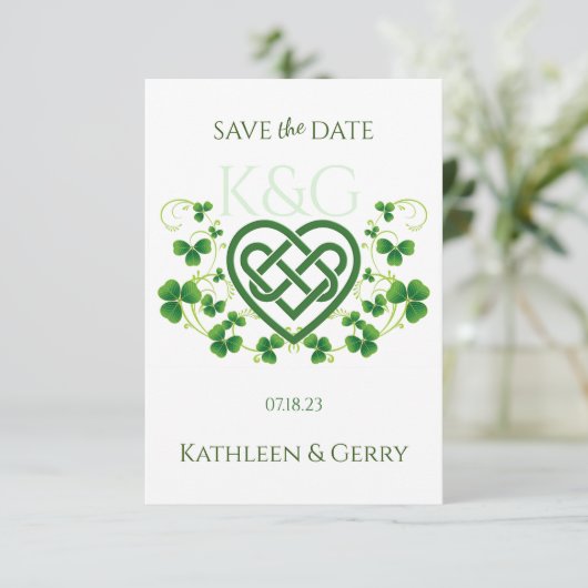 Traditionele Irish Celtic Love Knot en Shamrocks Save The Date (Staand voorkant)