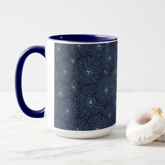 Traditionele Japanse floraal geometrisch blauw wit Mok (Met donut)