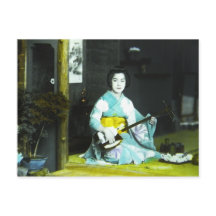 Traditionele Japanse Geisha-muzikant die thee bedi