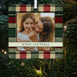 Traditionele kerst Plaid 2 foto kerstboom Metalen Ornament<br><div class="desc">Vier het vakantieseizoen met een uniek, dubbelzijdig ornament voor uw kerstboom! Deze speciale, gepersonaliseerde decoratie beschikt over twee foto's, een aan elke kant, omlijst in de traditionele kerst rood, crème en groene plaid en afgedekt met een sjabloon groet, uw familienaam, en de datum. Laat je boom opvallen met dit unieke...</div>