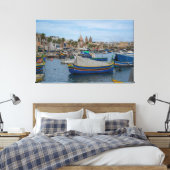 Traditionele kleurrijke vissersboten op Malta Canvas Afdruk (Insitu (Slaapkamer))
