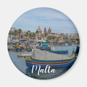 Traditionele kleurrijke vissersboten op Malta Magneet