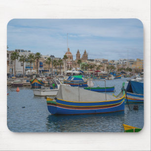 Traditionele kleurrijke vissersboten op Malta Muismat