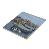Traditionele kleurrijke vissersboten op Malta Tegeltje (Zijkant)