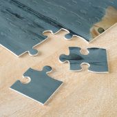 Traditionele man loopt over een klinkerstraat legpuzzel (Zijkant)