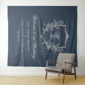 Traditionele Monogram Crest Navy Blue Wedding Wandkleed (In Situ (horizontaal))