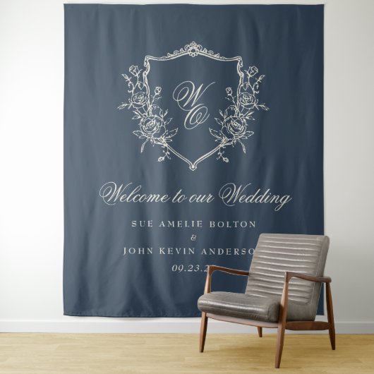 Traditionele Monogram Crest Navy Blue Wedding Wandkleed (In situ)