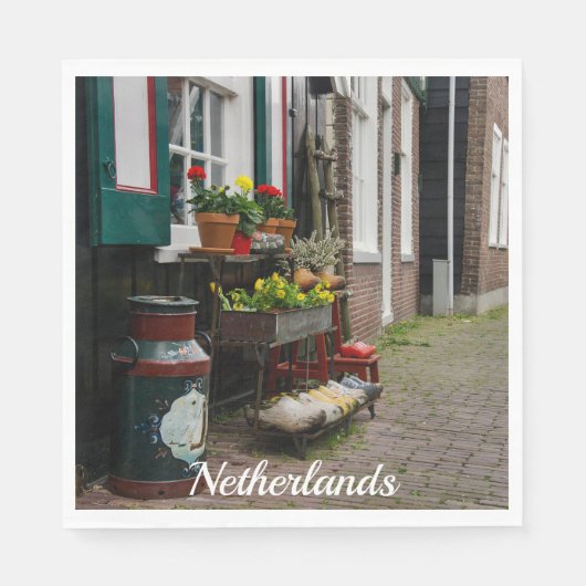 Traditionele Nederlandse klompen op straat Servet (Voorkant)