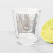 Traditionele Nederlandse klompen op straat Shot Glas (Achterkant)