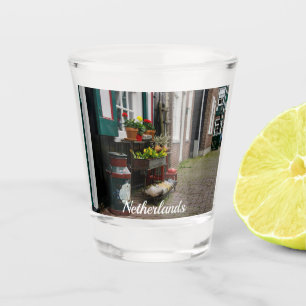 Traditionele Nederlandse klompen op straat Shot Glas