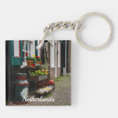 Traditionele Nederlandse klompen op straat Sleutelhanger (Achterkant)