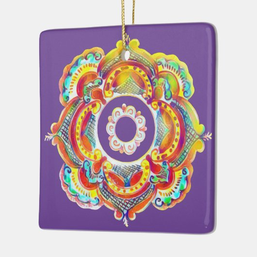 Traditionele oekraïnse folkdecor keramisch ornament (Links)