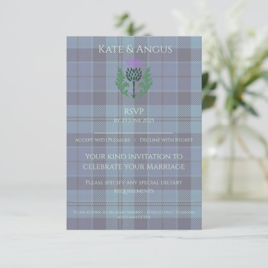 Traditionele Schotse Tartan en Schotse distel RSVP Kaartje (Staand voorkant)