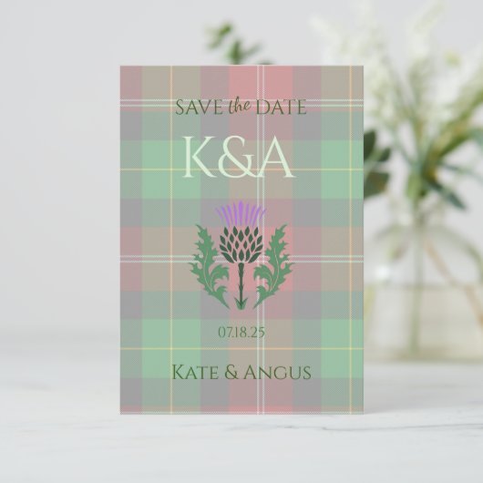 Traditionele Schotse Tartan en Schotse distel Save The Date (Staand voorkant)