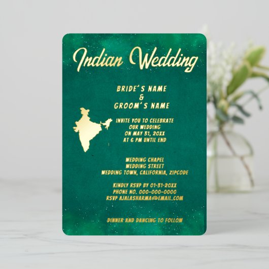 Traditionele Smaragdgroene Indiase bestemming Real Folie Uitnodiging (Staand Voorkant)