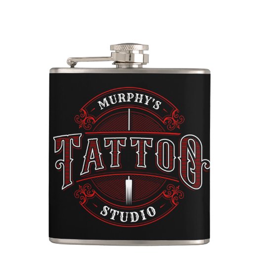 Traditionele stijl ADD NAME Tattoo Studio Winkel Heupfles (Voorkant)