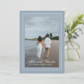 Traditionele stoffige blauwe foto tijdloze bruilof bedankkaart (Staand voorkant)