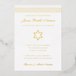 Traditionele stripe Bat Mitzvah Star van David Gol Folie Uitnodiging<br><div class="desc">De echte gouden folie is hier; kies uit de goudfolie, het goud van het roos, of de zilveren folie. De achtergrondkleur is aanpasbaar. Indien gewenst voeg ook een foto aan de achterkant toe. Als u tekst uit de laag van de folie zou willen verwijderen, ga de redacteur in en snijd...</div>