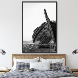 Traditionele Tagus-rivier zeilboot verbrand en ver Poster