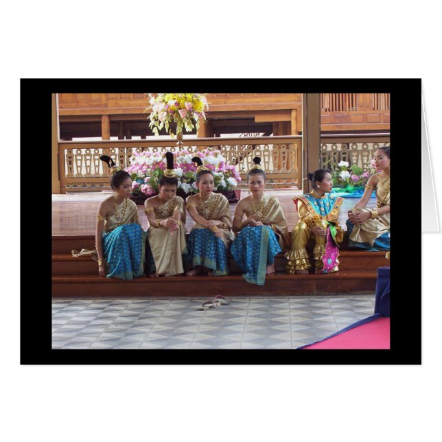 Traditionele Thaise dansers nemen een pauze! (Voorkant Horizontaal)