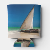 Traditionele vissersboot op het strand blikjeskoeler (Achterkant)