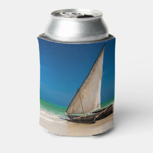 Traditionele vissersboot op het strand blikjeskoeler